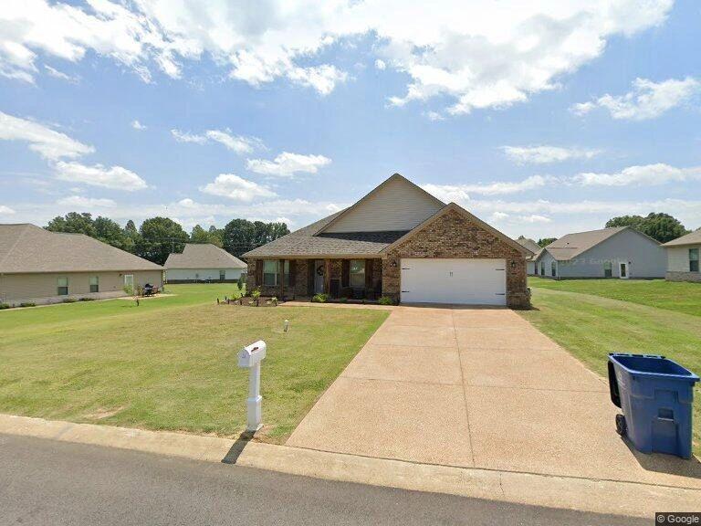3000 Hunters Ridge Dr, Humboldt, TN 38343 photo 1