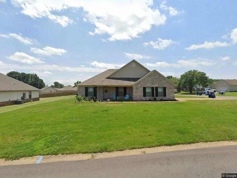 5006 Clover Run Dr, Humboldt, TN 38343 photo 1